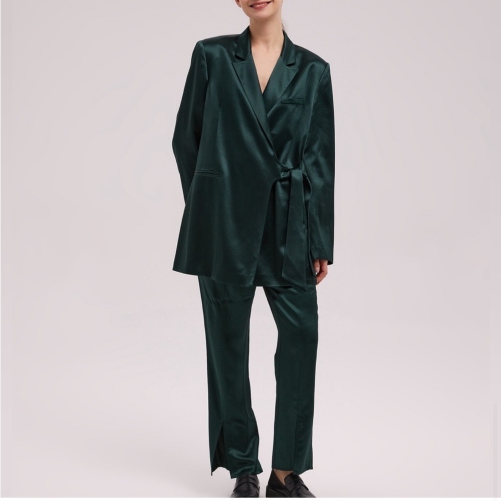 New Lattelier Tie-Waist Blazer & Trouser Set in Green